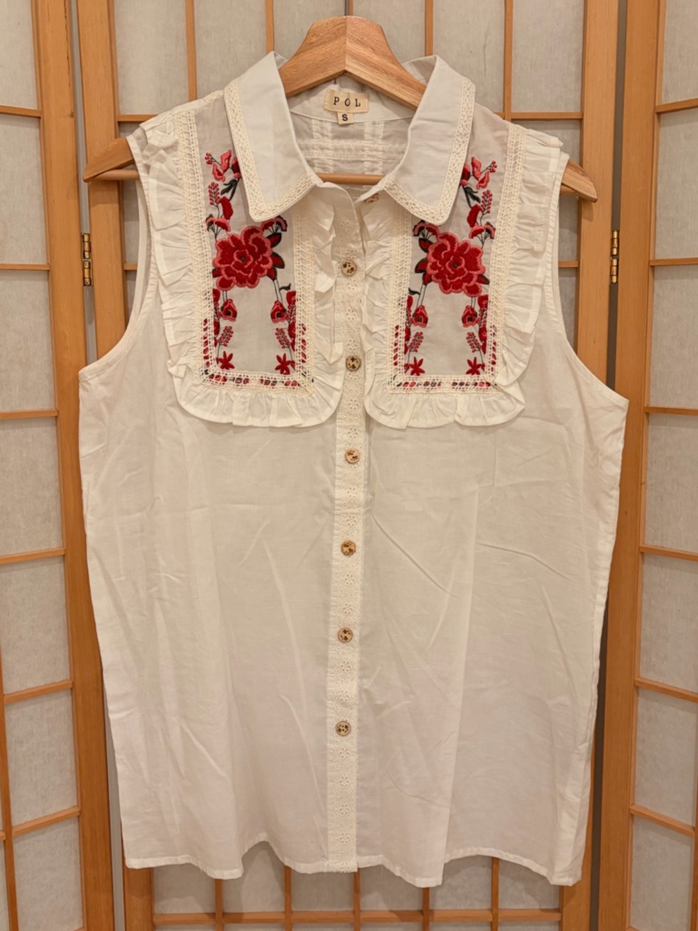NWOT POL Floral Embroidered Button Tank
